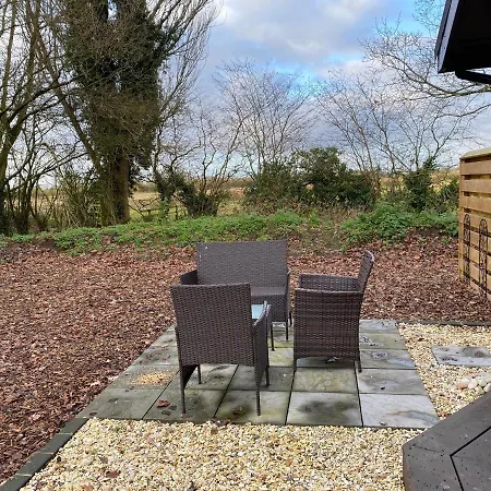 Squirrel Lodge At Owlet Hideaway - With Hot Tub, Near York Exterior photo