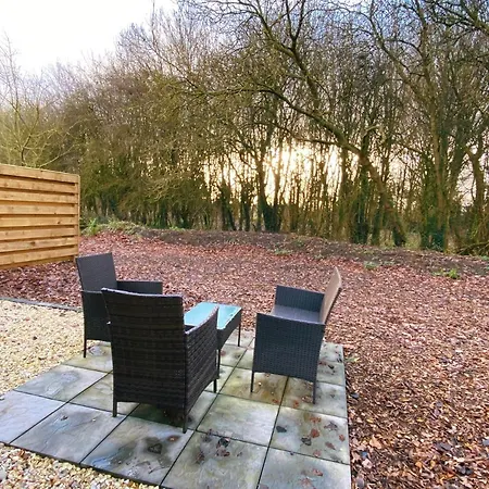 Squirrel Lodge At Owlet Hideaway - With Hot Tub, Near York Exterior photo
